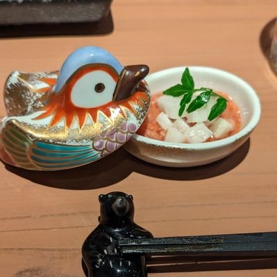 小説好きな活字中毒者です。
あと、食いしん坊でもある。
旅先の地元の食材と酒に目がない。ただし、珍味系で自損事故をすることも多し。
A bookworm and foodie.
Love trying new food & drinks.