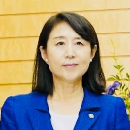 矢田わか子政策研究所代表◀︎石破総理大臣補佐官(賃金・雇用担当)◀︎岸田総理大臣補佐官◀︎国民民主党 全国比例区参議院議員◀︎予算委員会、経産委員会、内閣委員会それぞで理事を歴任 ◀︎大阪出身 ◀︎元Panasonic社員 ◀︎座右の銘「意志あるところに道は拓ける」