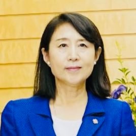 総理大臣補佐官▶︎前参議院議員▶︎予算委員会理事、経産委員会筆頭理事、内閣委員会理事などを歴任 ▶︎大阪出身 ▶︎元Panasonic社員 ▶︎大学男子母▶︎座右の銘「意志あるところに道は拓ける」