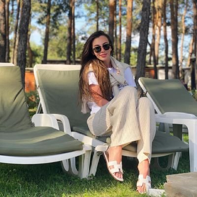 Doing clothing business, opening online stores, and liking to make friends