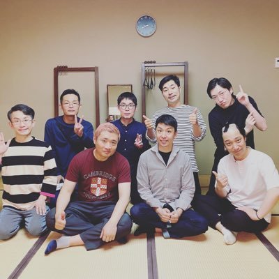 学芸大学駅徒歩1分千本桜ホールにて「弟子ダケ寄席」毎月開催中。晴の輔、志の八、志の春、志のぽん、志の彦、志の太郎、志の麿、志の大