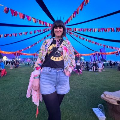 Mum of 3, Head of Development & Marketing @LyricBelfast, Vice-Chair @Theatredanceni Co-Chair @greenartsni Council @BelfastChamber #allyouneedislove 💚
