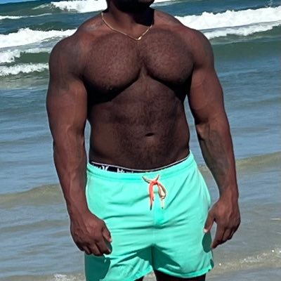 Bodybuilder and former athlete. looking for content creators willing to travel. DM for collabs FREE OF https://t.co/aPh0tXXktE