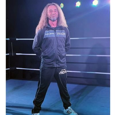 Founder and head trainer at https://t.co/8Ulcdex9Gh . The greatest Pro Wrestling Manager in the world. If life won't check you, I will. #WeAreHOT