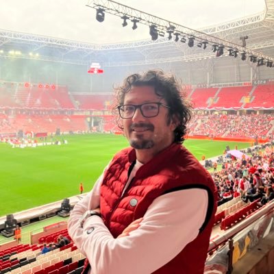 Antalya’da yaşayan bir Samsun lu , SAMSUNSPOR lu , SAMSUNSPOR kongre üyesi , SAMSUNSPOR( 2011-2013) yönetim kurulu üyesi , RECORDATİ İLAÇ Antalya Bölge Müdürü-