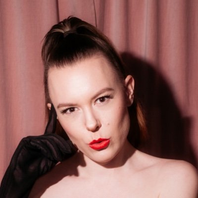 Burlesque Performer ✶ Pin Up Model ✶ Designer ✶ Art & Fetish Enthusiast ✶ Vintage Style, Not Values ✶ She/Her ✶ ➷ 𝐂𝐥𝐮𝐛, 𝐒𝐡𝐨𝐰𝐬, 𝐒𝐡𝐨𝐩