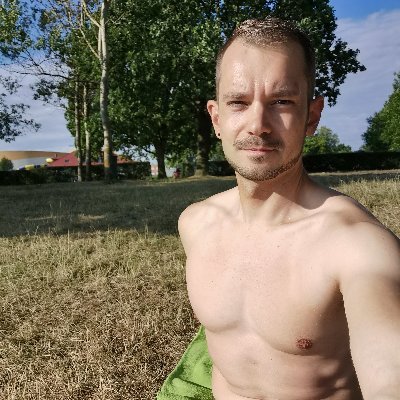 FFluegelrad's profile picture. Documenting my 🕳️ training journey and chasing my FF dreams