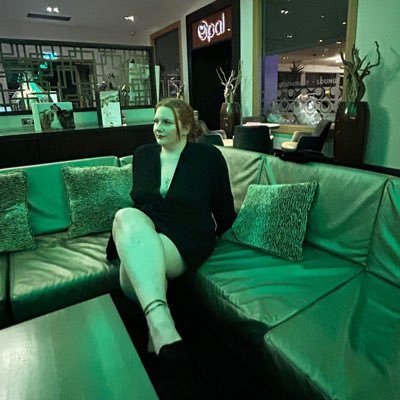 laurennj95's profile picture. she/her.