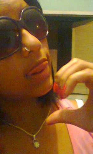'Sou segurα dos meus αtos; 　dos meus ideαis; e de quem eu sou ý) ­ 　　　Grossα?! siim, αs vezes eu sou; nαõ tolero pessoαs estúpidαs ý)