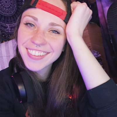 Twitch streamer // Insta & tiktok  // Apex Legends, Ark, Sims4, Fortnite