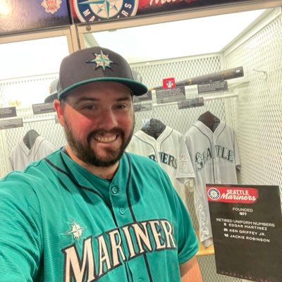 Social Media @ButlerTill. @GBACampaigns Alumnus. @CSUCI Alumnus. No longer a struggling @Mariners & @SacramentoKings fan.