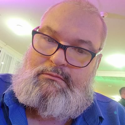 DM 🚫. ex-divorciado, pai de 2 (Julia e João), administrador, socialista, PETISTA, nerd, fã de Star Wars e Legião Urbana, amo pets 😻🐶☭🚩