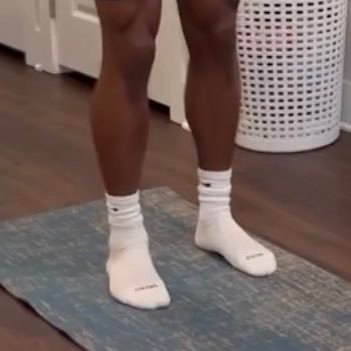 Men who wear smelly socks proudly and carrying a big 🍆