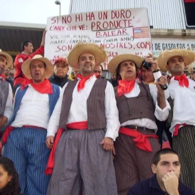 INFLUENCER SALIDO DE LA NADA. HUMORISTA DE LOS AÑOS 30.
QUIEN VENGA A FASTIDIAR AL MALLORCA, EL CLUB DE NUESTRA VIDA, RECIBIRÁ. REÍRSE ES UNA COSA MUY SERIA