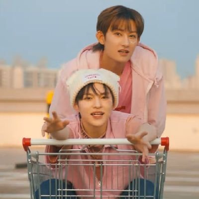 成人済み。トパズです。そしてシズニです。
あ、ZEROBASEONEはリッキー好きです。こんな私で良ければ仲良くしてください。
Stray Kids,ATEEZ,NCT,æspaあたり好きです。