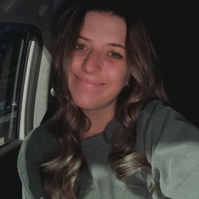 kaillschomxoxo's profile picture. basically a @cubs fan account mixed with some occasional @jets posts