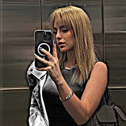 CemreSomaz_39's profile picture. Biz başarıcaz onlar konuşacak 🌵