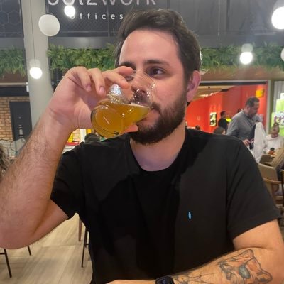 Analista de redes nas horas pagas, twitto besterias nas horas vagas.
