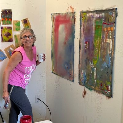 Please follow my MAIN ACCOUNT ➡️ @christine_meaux 
I'm #TheGirlWithTheHighEye! Retiring from cooking and cleaning to concentrate on my #abstractart.