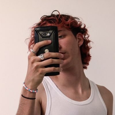Happy little graphic designer
| Non-binary |
Il/lui/iel