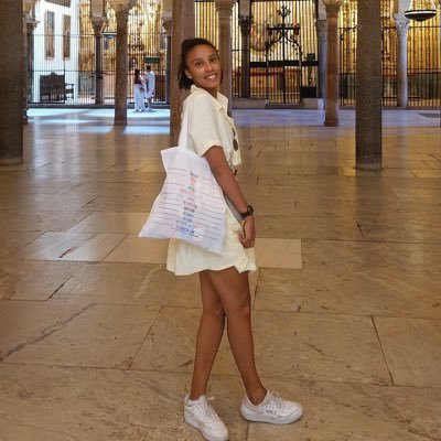 OhLeHibou_'s profile picture. 29 ans 🌺 Frenchgirl 🇫🇷 Préparatrice en Pharmacie 💊 Shopping addict & #ootd 🛍 #Nailart 💅🏾 #BeautyAddict #DisneyFan 🐭