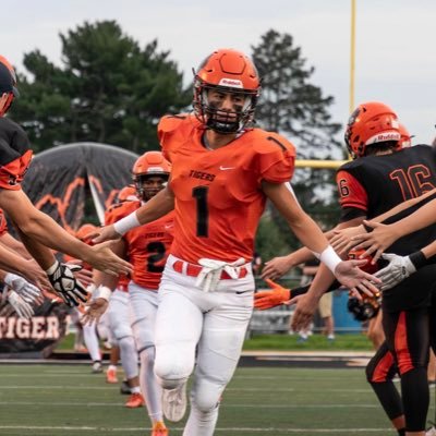 Wheaton Warrenville South Football| 2024| DB/S| 4.2 GPA| 6’1 165| National Honors Society| lukedato03@icloud.com| All Conference Honorable Mention