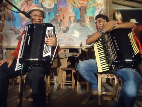 compositor,musico(acordeonista),arranjador, e um dos membros da usina de hits.