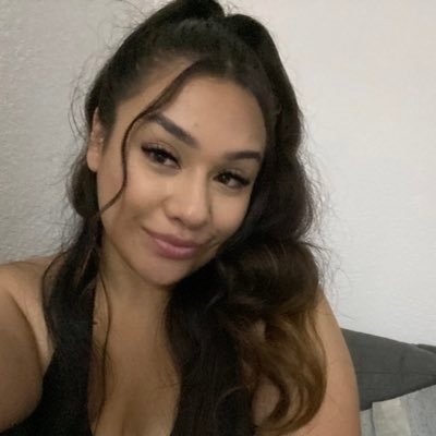 yeseniatejedaa's profile picture. pnw🌲