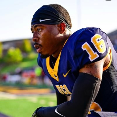 Cornerback at The University of Central Oklahoma  @ucobronchofb #jucoproduct