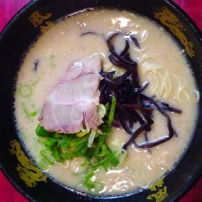 博多ラーメンを、こよなく愛する男です。