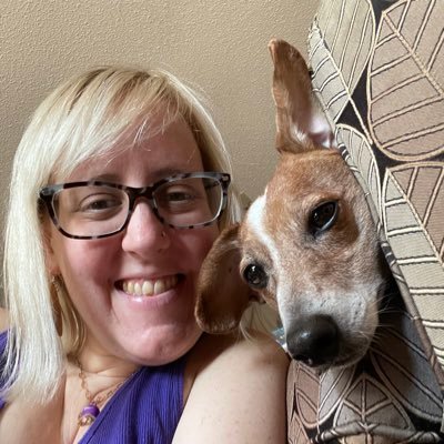 Backup account to @annalizsports. Huge ⚾️ 🏈 🏀 fan.