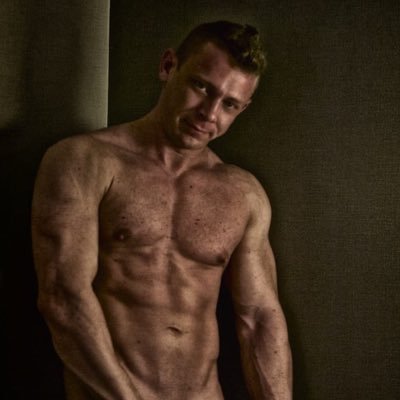 Pornstar - Lucas Storm 💫 Muscular, ↕️, pierced and kinky! Sir/Alpha, occasional sub. DM for collabs! OF/JFF links below.