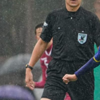 tetsujinreferee's profile picture. 休日限定Active Referee（S3）。本業：IT。40を過ぎてRefereeを始めたこともあり、主戦場は協会派遣でU15・U18・社会人、たまにシニア（O40）。※JYチーム（息子が卒団）帯同審判もたまに。
「全ては選手の為に」私もサッカーを楽しんでます。プレーオーン！