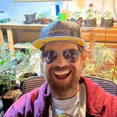 𒀱𓅃 lady beater and dad - cannabis saved me from alcoholism but not from being violent- disabled AF Veteran ready to destroy the system -