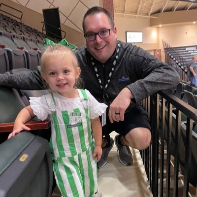 #GirlDad
Public Address Announcer @TheREA for @UNDmhockey and @UNDvolleyball
Analyst & Host - Fighting Hawks Radio Network - Opinions are my own