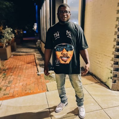 tshootsRAW's profile picture. IG: tshootsRAW 👻: TRaw99 🗽 NY Native ✈️ NY - DM(V) 📸 photographer Published: @revolttv @hypebeastmusic @highsnobietymusic @thefader @djbooth @defjam