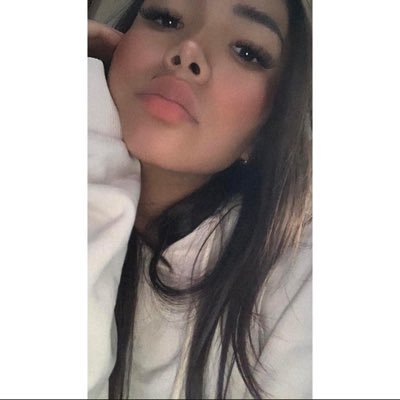 Facebook: Ciaan Lili. Instagram: Ciaan🖤