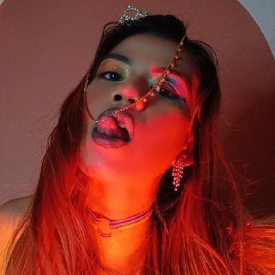 she/her/yours 🌈 writer, artist, and professional fuck up 🎨 art account @thecreativefrija