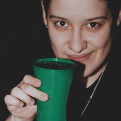 Escorpião/Sagitário/Peixes 
São Paulina 
Amante de Livros e Músicas Antigas.
Streamer na Twitch.