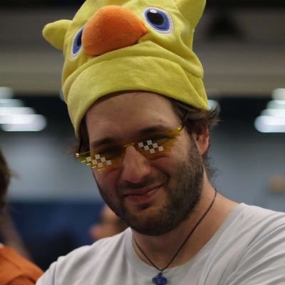 Streamer amateur surtout amateur de blagues de merdes ! Parfois je joue à des jeux de rôle à défaut de faire des jeux drôles ! Couverture par @N_annona