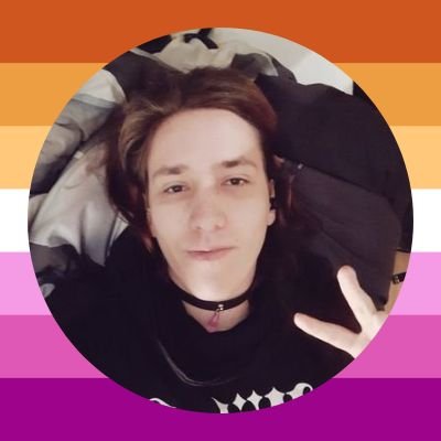 Follow at your one risk! There maybe retweets of gay girls. dumping my shit here