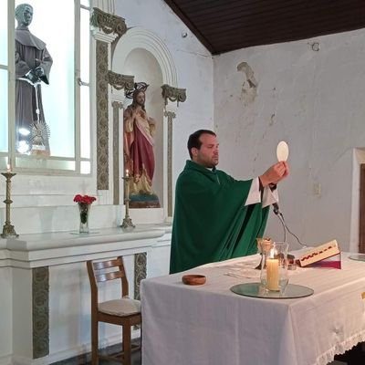 Cristiano Católico.
32 años, sacerdote de la Diócesis de Mercedes (Uruguay). 🇺🇾
📍Colonia del Sacramento
Él transforma las cenizas en belleza..