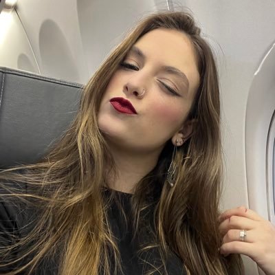 laraavieiraf's profile picture. ig: @laraavieiraf