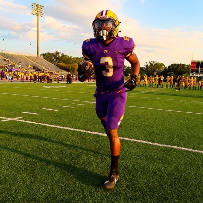 Moses Gray Jr C/O’24 St. Augustine High school Height:6’0 Weight:205 RB 3.5 GPA