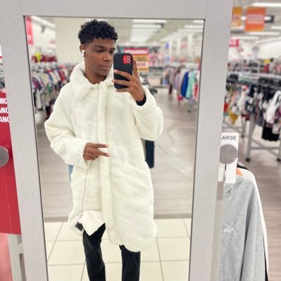 La Monse🏢. ig - _. joopyyyy 2️⃣2️⃣ añitos 🤍🧑🏽🦱. https://t.co/SwFnS3Alwx