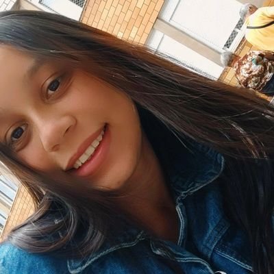 __claraandrade's profile picture. 