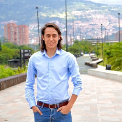 Arquitecto. Especialista en Gerencia de Proyectos Ex Director Departamento Administrativo de Planeación de Medellín