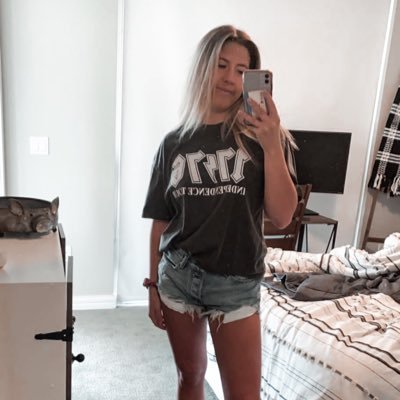 KatieKta's profile picture. Proud American🇺🇸 & Proud Blonde 👩🏼 juul activist🤍 & GBR!!!