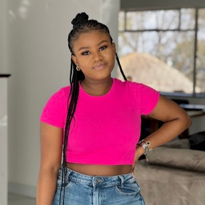 NkosazanaMaela's profile picture. IG: nkosazana_maela