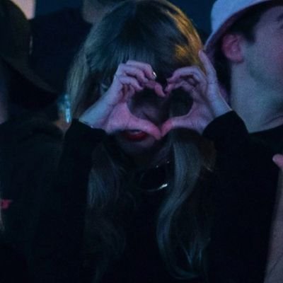randomt33111021's profile picture. swiftie💕/Gracie 🍒 little mix stan 4 life ‼️Lizzy McAlpin+harry Styles+1d Stan+sabrina carpenter 🩷 , if u ever wanna vent u can message me🫶swiftie since 2010